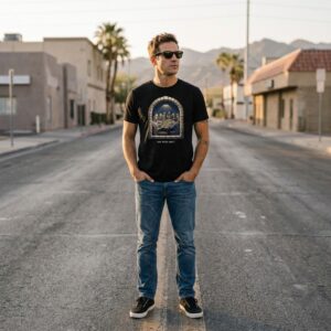 Homme urbain décontracté rue — One More Orbit Tee — Marco